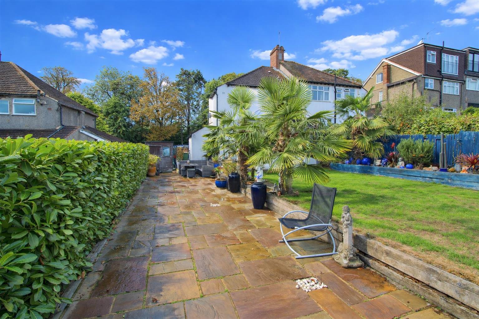 3 bed property in Staplehurst Road, Carshalton Beeches